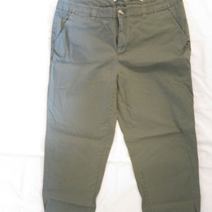 Maison Jules Lou Lou Weekend Casual Capris, Olive